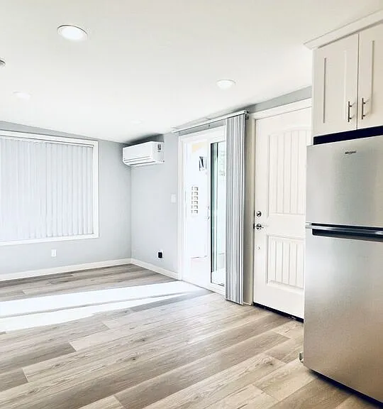 1056 Winchester Ave #B — Photo 11