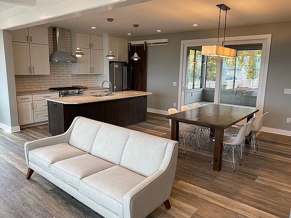 4th image of 7591 Margaret Ave