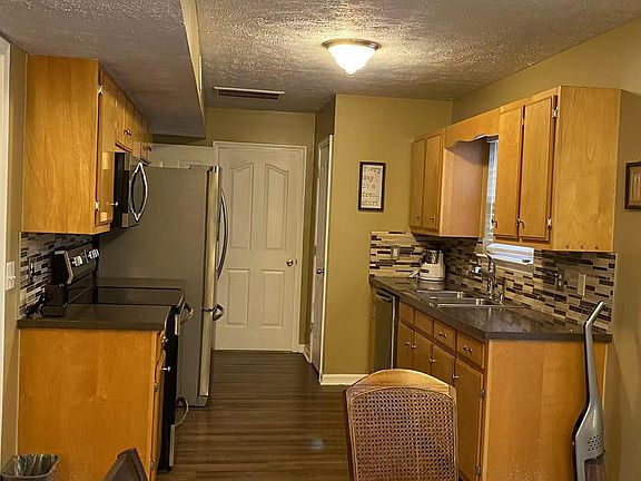 4th image of 3189 Holsted Dr