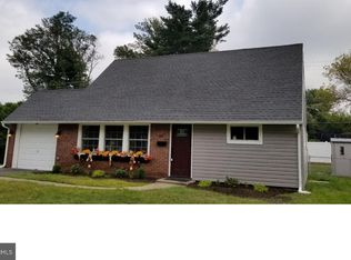 272 Quincy Dr, Levittown, PA 19057