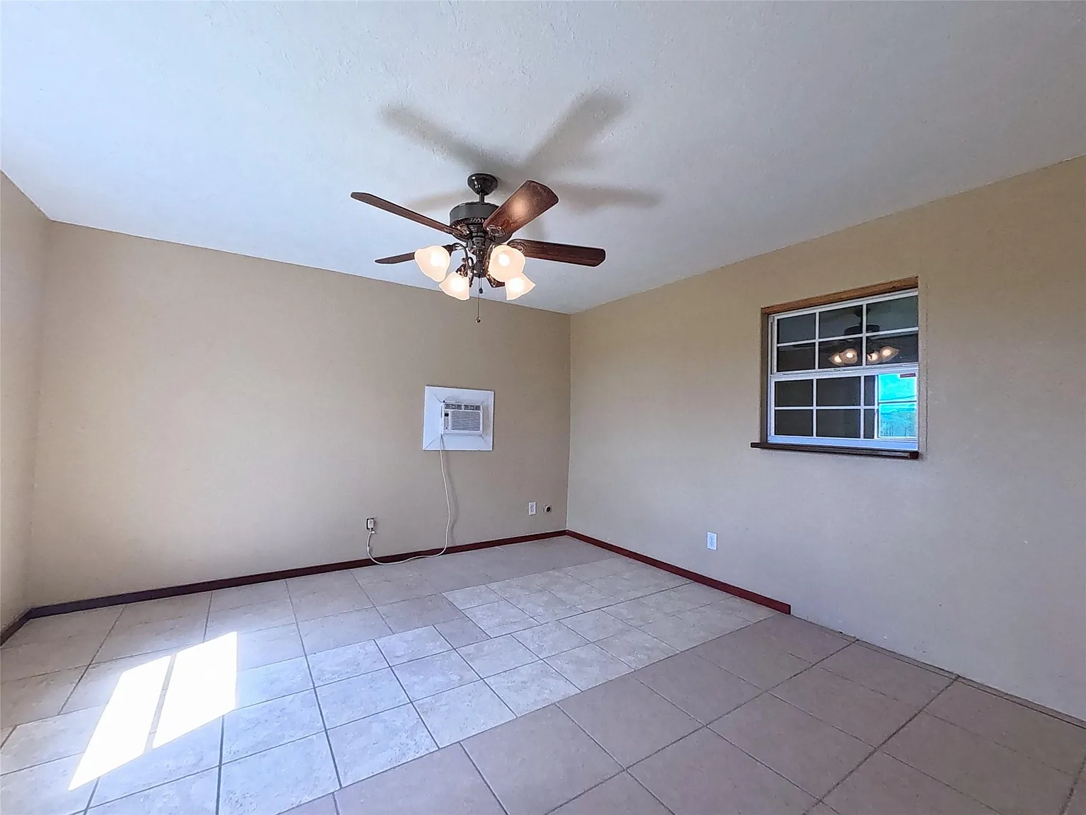 2 bed, 1.5 bath, 732 sqft, $1,200 — Photo 3