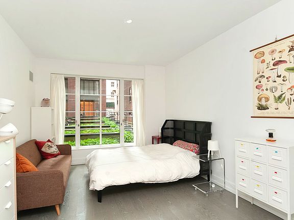4th image of 70 Charlton St APT 2C