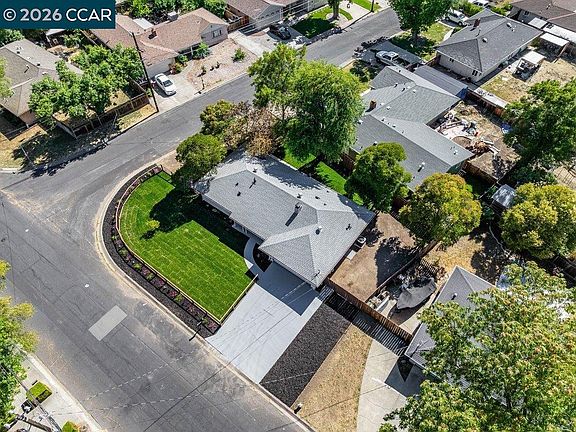 2nd image of 1648 Shirley Dr
