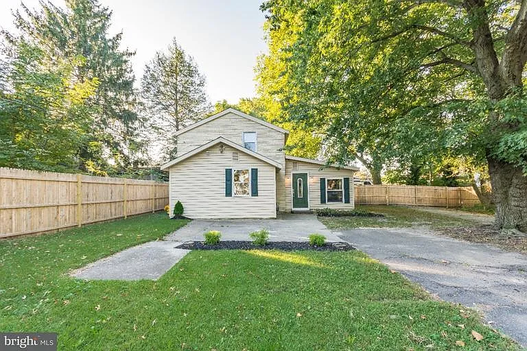 18 Drexel Ave photo 1