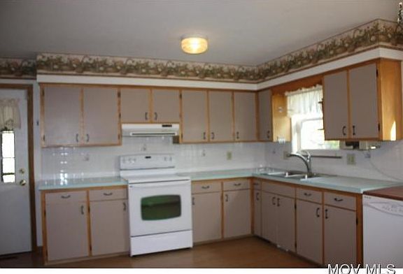 Plenty of Cabinets