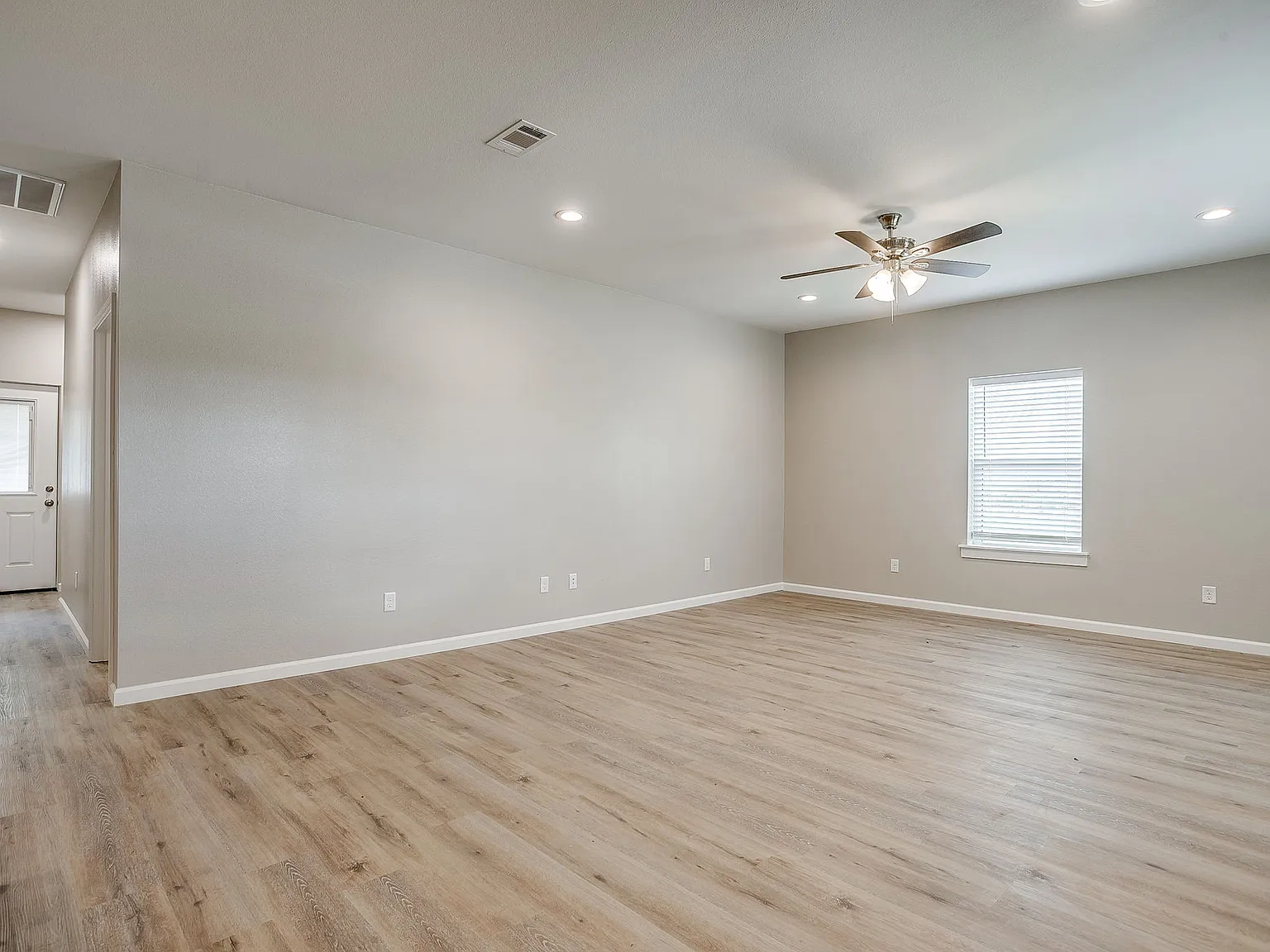 3 bed, 1550 sqft, $2,500 — Photo 4