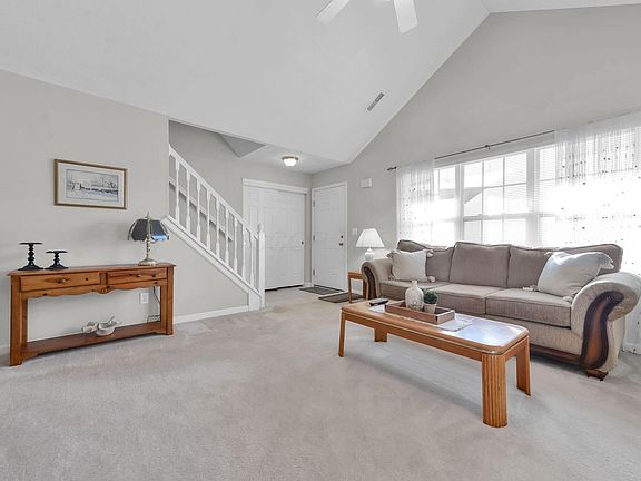 4th image of 7858 Meadowlark Ln N