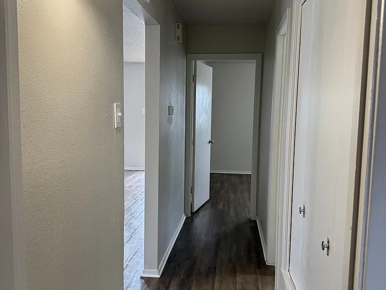 Ivanhoe Duplexes — Photo 9
