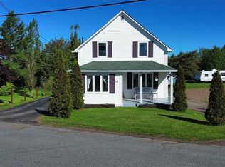 12 Memorial Ave, Botwood, NL A0H1Y0