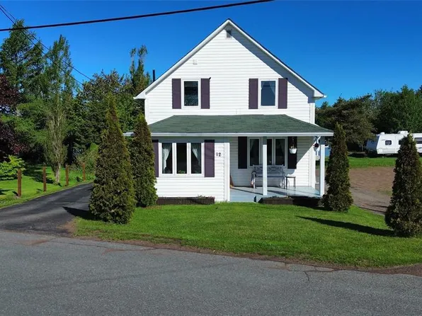 12 Memorial Avenue, Botwood, NL A0H1E0