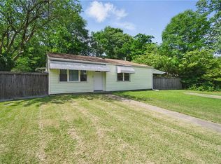 1411 Salton Dr, Chesapeake, VA 23325