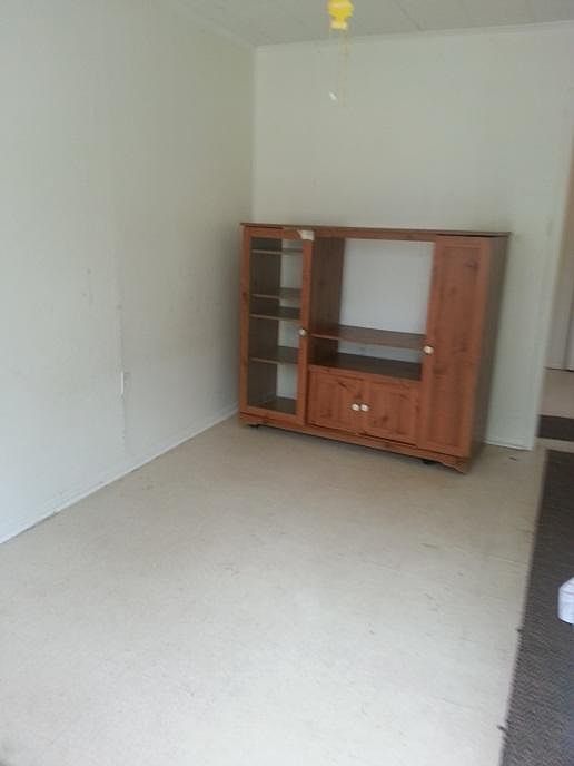 2nd image of 402 Virginia St