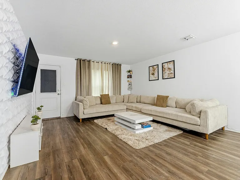 2915 Acacia Dr — Photo 10