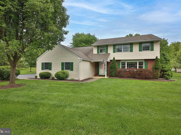 115 Hedgerow Pl, North Wales, PA 19454