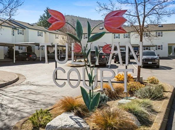 490 Tulipan Way, Talent, OR 97540