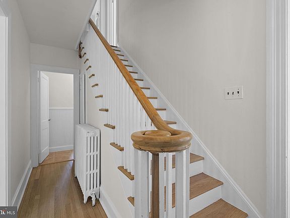 5th image of 202 Wardour Dr