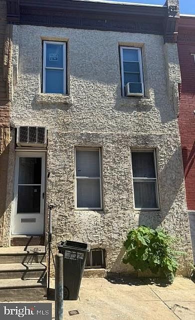 1st image of 831 E Willard St