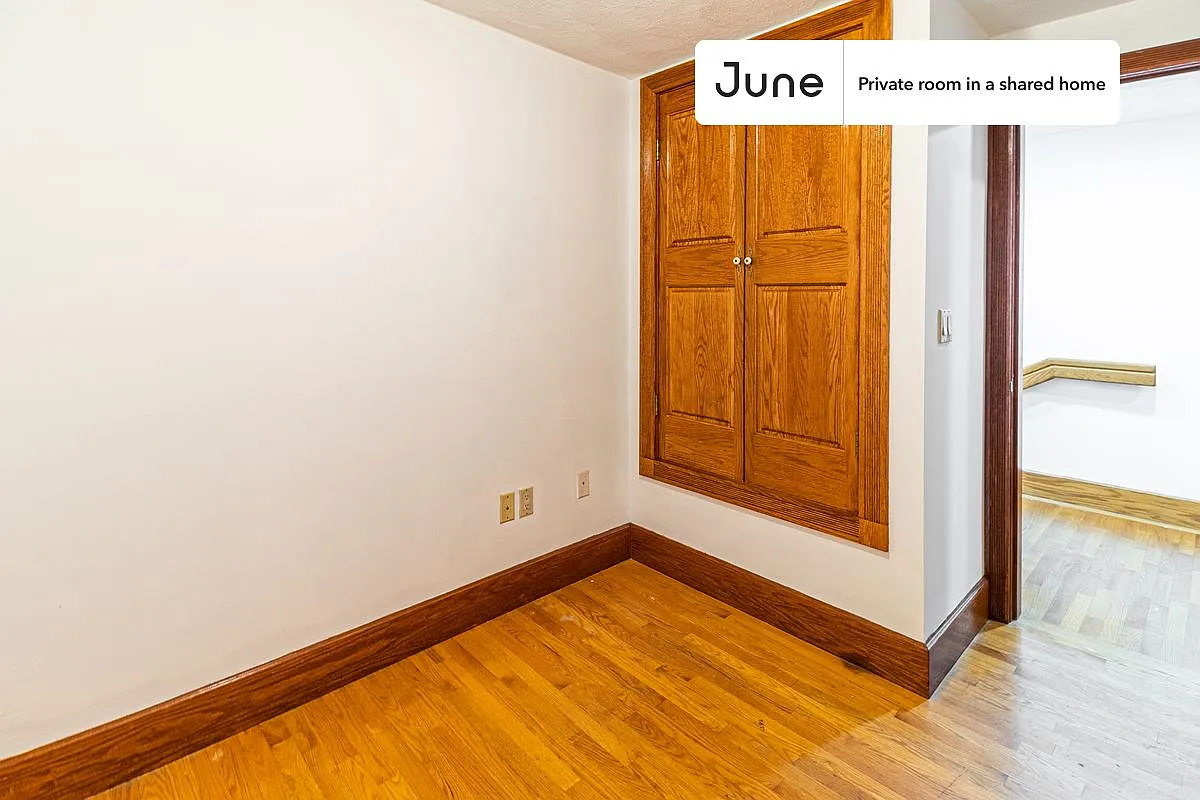 Full bedroom in 5 bed/2 bath home in Central Square (Cambridge) #1474 B — Photo 4