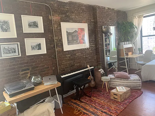 Rented by Building Equity Real Estate LLC | media 6