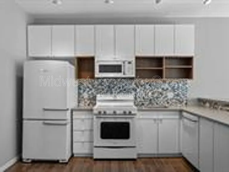 4100 Lindell Blvd #201 — Photo 5