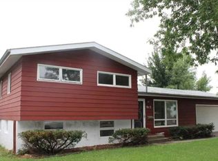 913 E Pam Rd, Sioux Falls, SD 57105