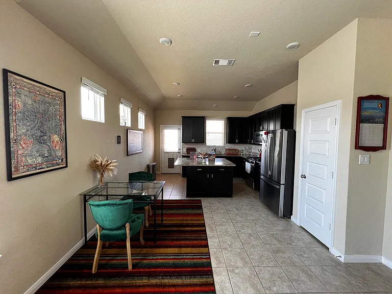 Dining area, kitchen