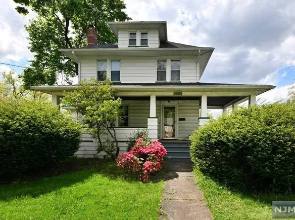 131 N Farview Ave, Paramus, NJ 07652