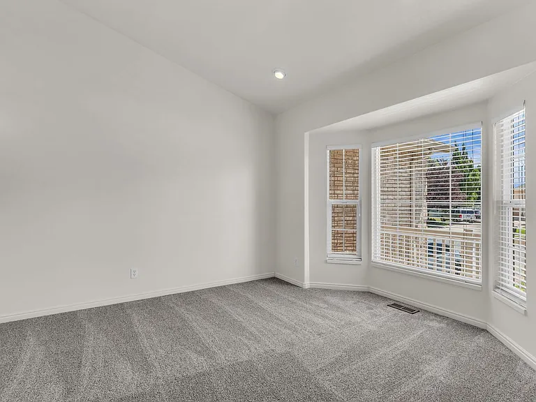 1468 W Flint Meadow Dr — Photo 7