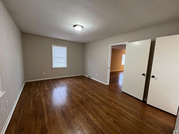 3rd image of 4987 Fairfield Cir