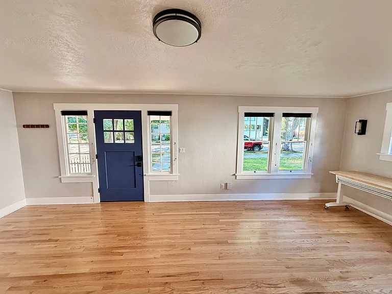2419 W Regan Ave — Photo 3