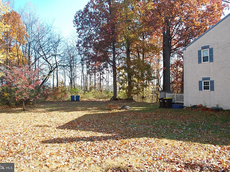 290 Lawndale Ave — Photo 4