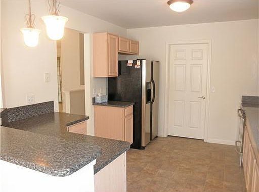 4th image of 2628 Bluewater St