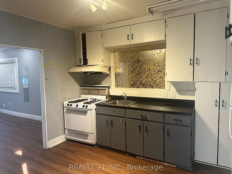 60 Phillip Ave #MAIN — Photo 15
