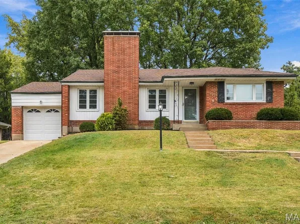 11 Pinewood Dr, Saint Louis, MO 63123