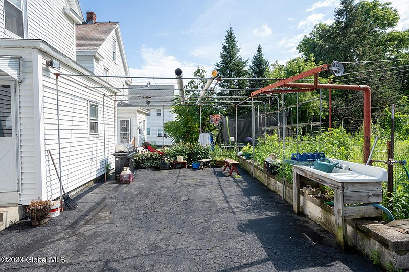 4th image of 1814 Avenue A