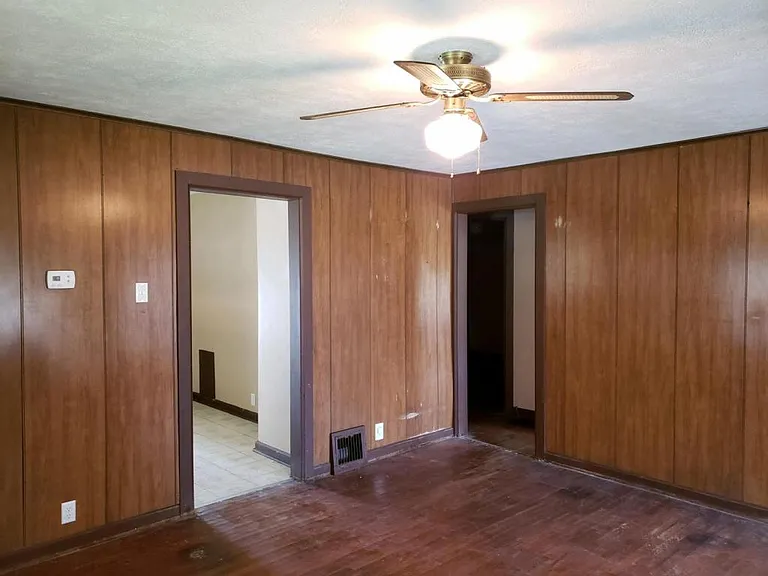 715 N Main St — Photo 3