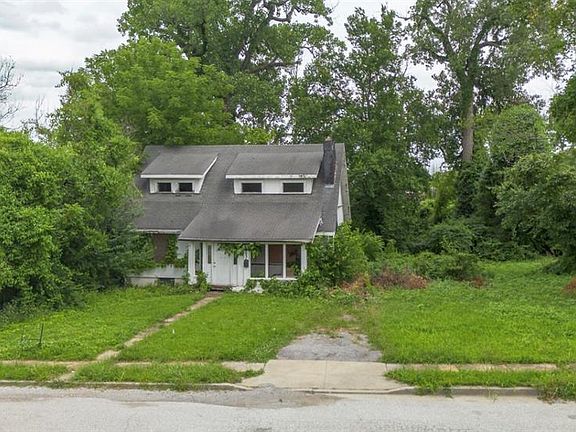3rd image of 3636 Pine Grove Ave