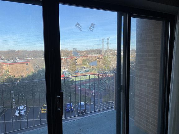 4th image of 1727 W Crystal Ln Unit 503
