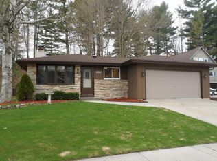 1517 Camelot Blvd, Sheboygan, WI 53081