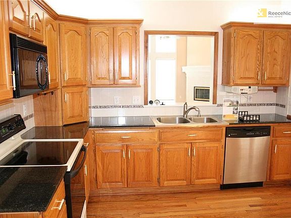 4th image of 10303 Garnett St