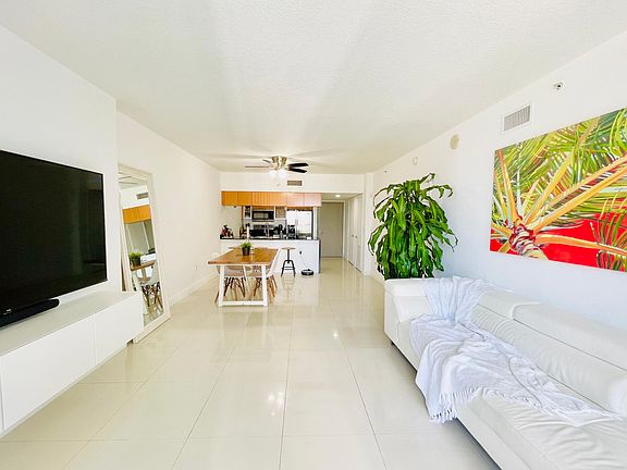 5th image of 1750 N Bayshore Dr APT 1706