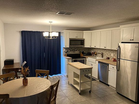 3rd image of 3949 Lancaster Dr