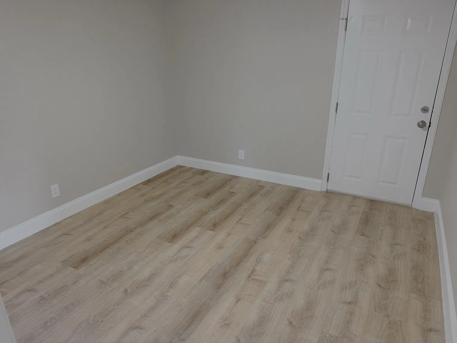 2 bed, 890 sqft, $1,500 — Photo 4