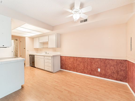 4th image of 406 NE 85th St #3-E