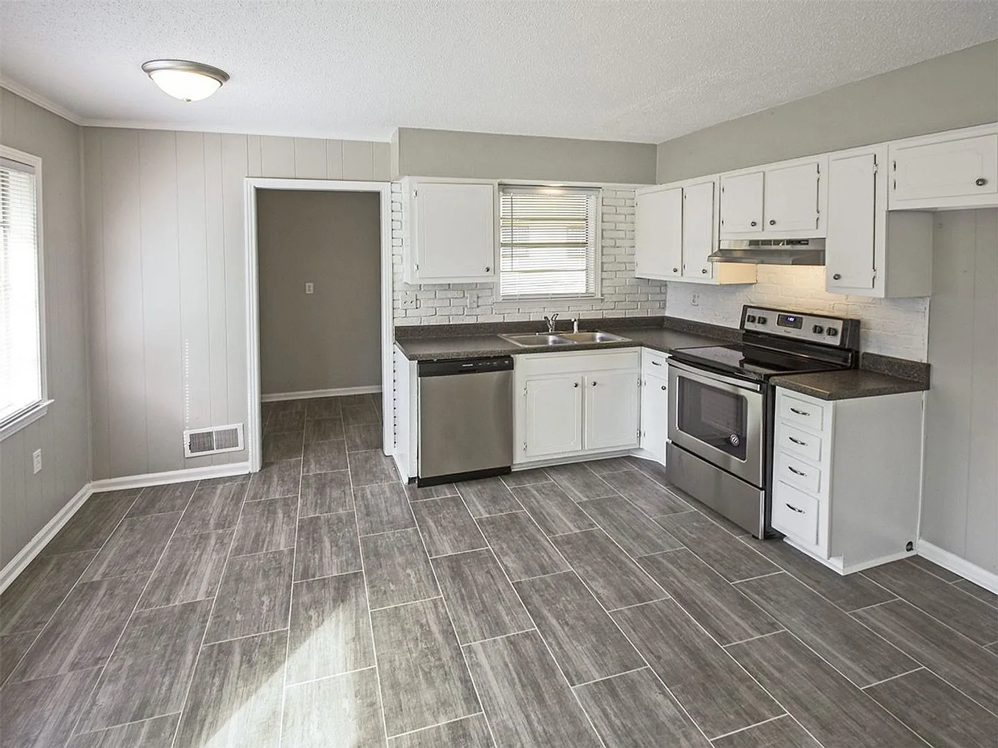 Fully updated 3 bed, 1.5 bath home with wonderful curb appeal north of Memphis. — Photo 4