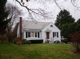 1566 Valencia Rd, Niskayuna, NY 12309