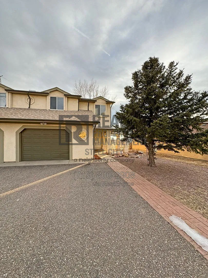 3 bed, 2.5 bath, 2848 sqft, $1,795 — Photo 2