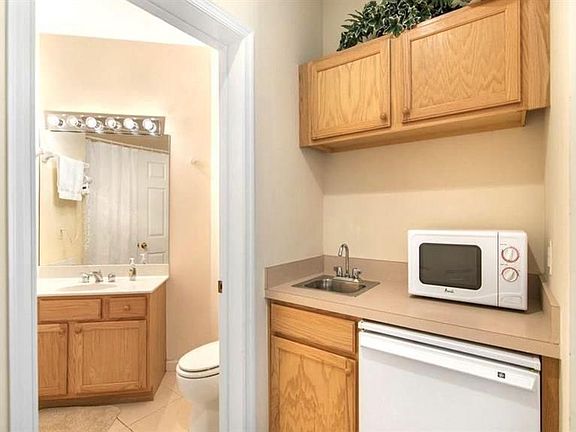 4th image of 8322 Mulligan Cir #2111