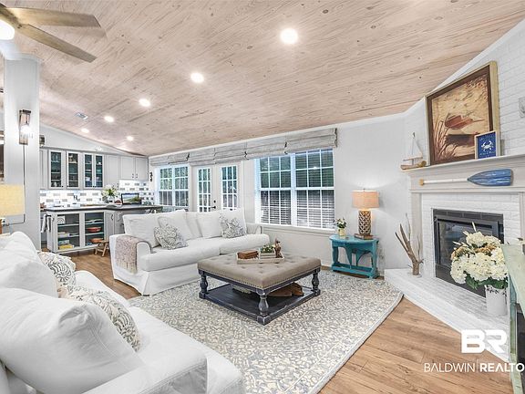 3rd image of 2544 E Ashford Park Dr