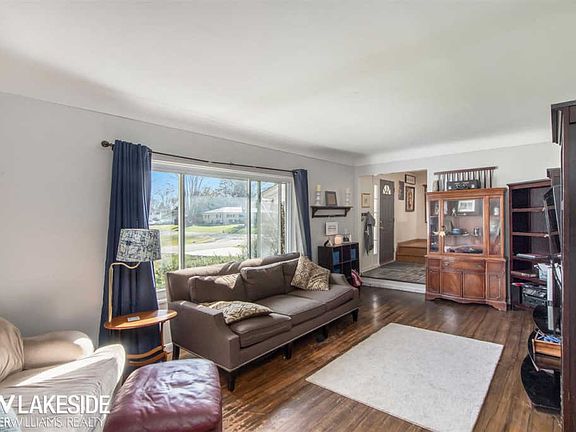 4th image of 6077 Westmoor Dr